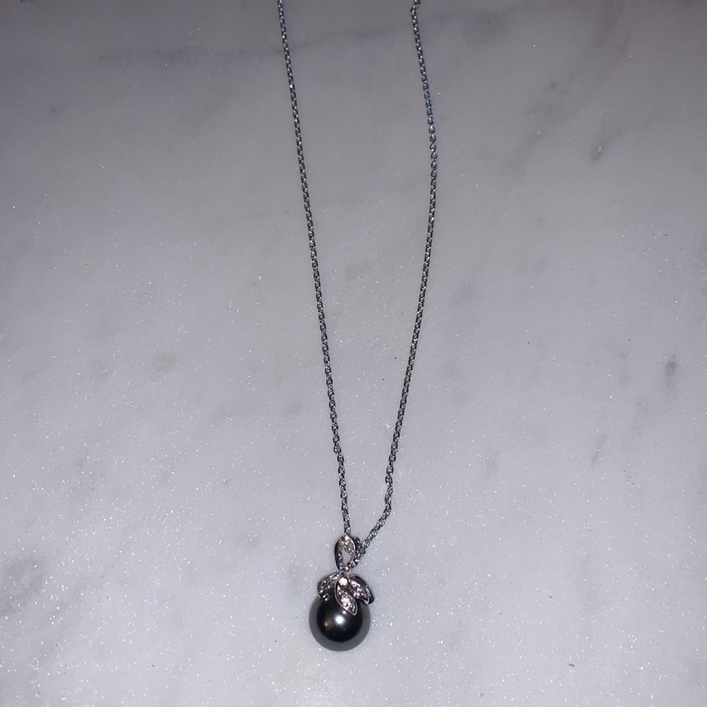 Grey Pearl Fashion Necklace